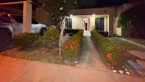 A modern building with a central entrance, a driveway, and a parking area. - Exclusive Condominium Home - Resort Style Living with Pool and Parks 🌴🏊‍♂️ (Santa Cruz de la Sierra)
