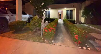 Exclusive Condominium Home - Resort Style Living with Pool and Parks ♂️