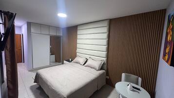 4 slaapkamers, een strijkplank/strijkijzer, gratis wifi, beddengoed