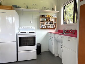 Mikroaaltouuni, uuni, liesi