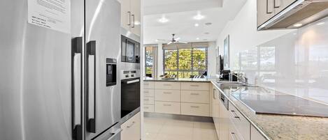 Microwave, oven, dishwasher, coffee/tea maker