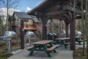 تناول الطعام بالخارج