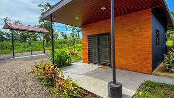 Basic-Ferienhütte, 1 King-Bett, Küche | Verdunkelungsvorhänge, kostenloses WLAN