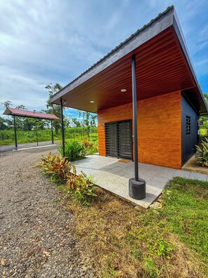 Basic-Ferienhütte, 1 King-Bett, Küche | Verdunkelungsvorhänge, kostenloses WLAN