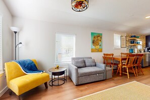 Interior - Modern cozy house with full kitchen, dining & living area, TV, close to downtown (Austin)