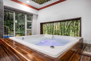 Interior - Luxury villa in el poblado medellin with pool and jacuzzi perfect for groups (Medellín)