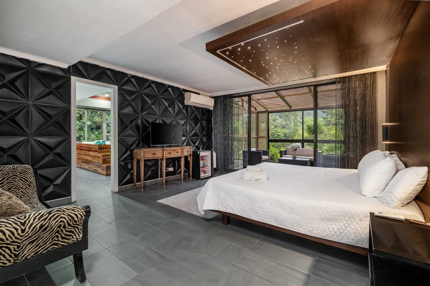 7 bedrooms, iron/ironing board, free WiFi, bed sheets