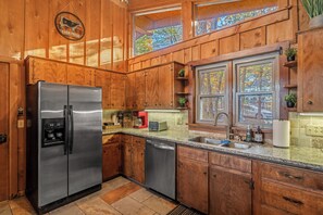 冰箱、微波炉、烤箱、炉灶