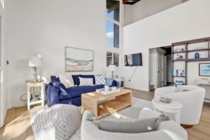 Smart TV - Cape Porpoise Harbor's Edge Cottage with Pier (Kennebunkport)