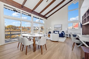 Smart TV - Cape Porpoise Harbor's Edge Cottage with Pier (Kennebunkport)
