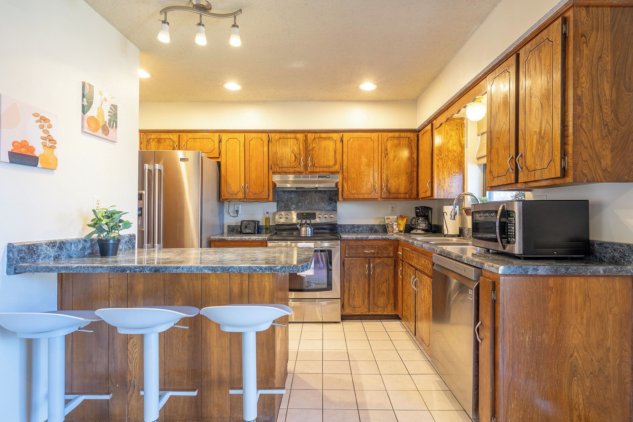 Køleskab, mikrobølgeovn, ovn, kogeplade