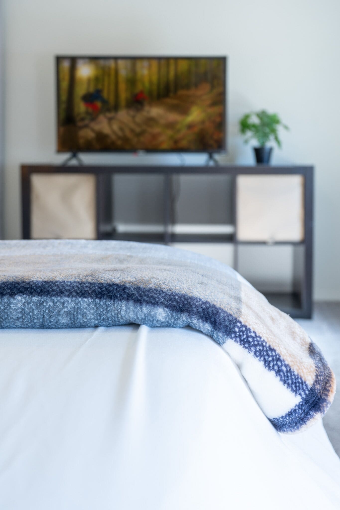 2 chambres, coffre-fort, fer et planche à repasser