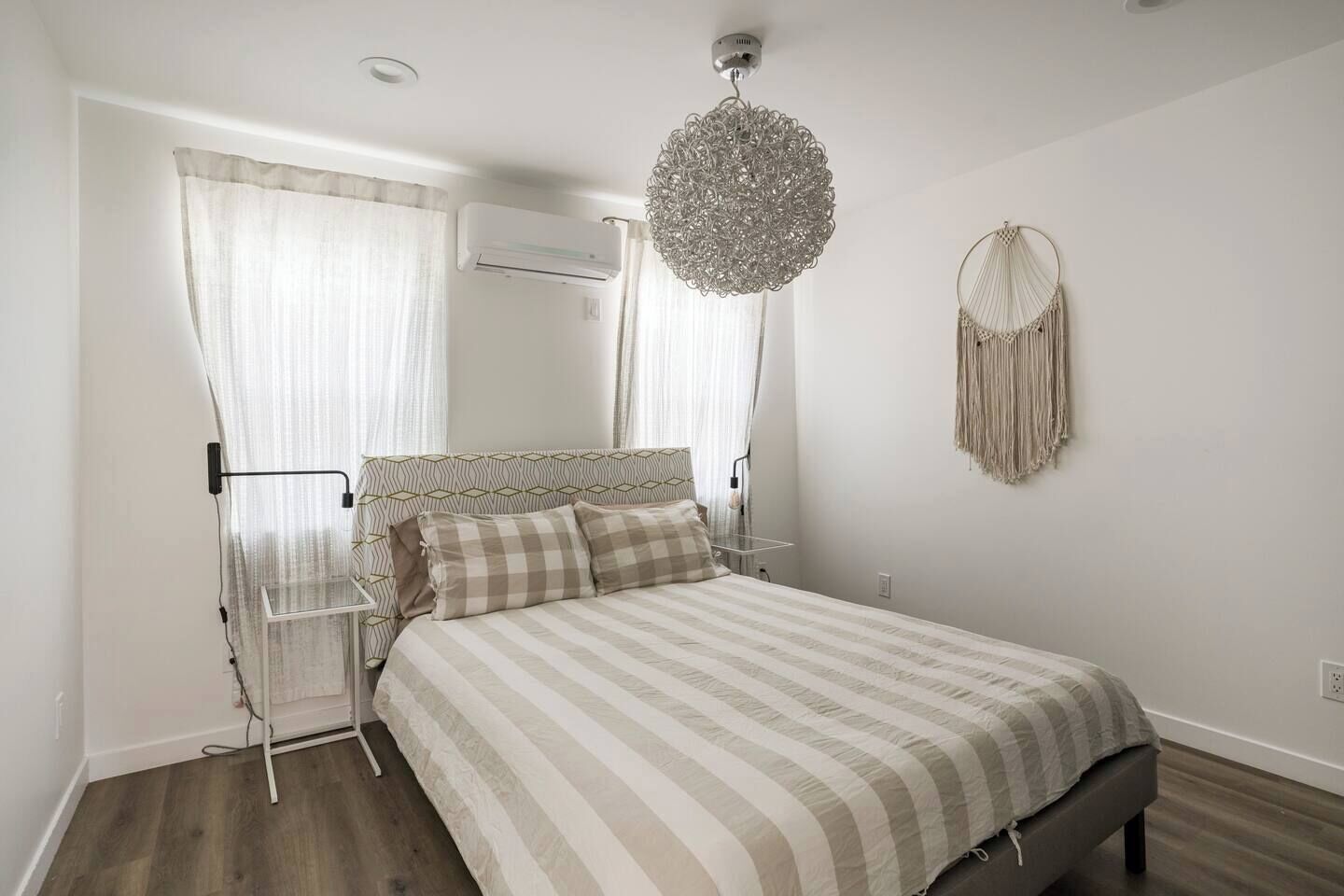 2 slaapkamers, een strijkplank/strijkijzer, wifi, beddengoed