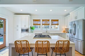 Fridge, microwave, oven, stovetop - Pearl Sands - Private Pool and Golf Cart! (Destin)