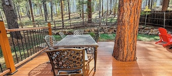 Moki Pines Chalet - Stylish Stay Among the Pines