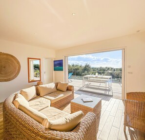 TV, ping pong - Casa Luna Di Santa Lucia (sainte lucie de Porto-Vecchio)