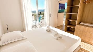 4 slaapkamers, een strijkplank/strijkijzer, reisbedje, wifi