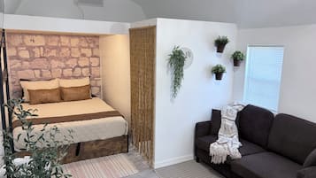 Strykejern/-brett, internettilgang og sengetøy