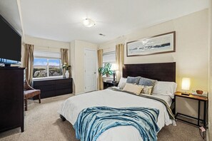 2 bedrooms, iron/ironing board, free WiFi, bed sheets - The Lily Pad-1700sqft Exec Suite. Kitchen, Office, Gym, theater. Shared Entrance (Broomfield)