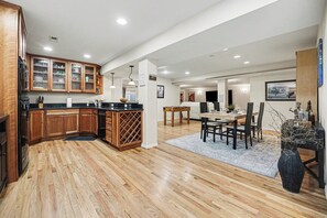 Interior - The Lily Pad-1700sqft Exec Suite. Kitchen, Office, Gym, theater. Shared Entrance (Broomfield)