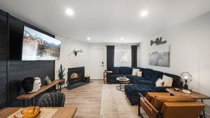 Living area - NEW! Ski, Sauna, Jacuzzi, Nintendo, Game Room, Fireplace (Brian Head)