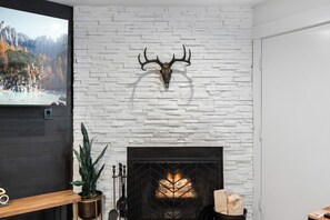 Interior - NEW! Ski, Sauna, Jacuzzi, Nintendo, Game Room, Fireplace (Brian Head)