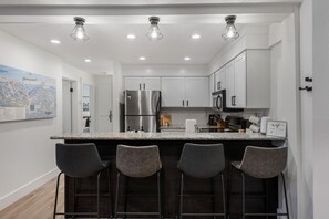 Fridge, microwave, oven, stovetop - NEW! Ski, Sauna, Jacuzzi, Nintendo, Game Room, Fireplace (Brian Head)