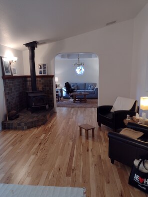 Interior - Great  3-bed 3-bath house Alta Sierra,  -Golf Course - Like Living in a Forest! (Grass Valley)
