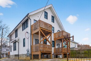 Exterior - Group-Friendly 5BR Near OSU & Vibrant High St (Columbus)