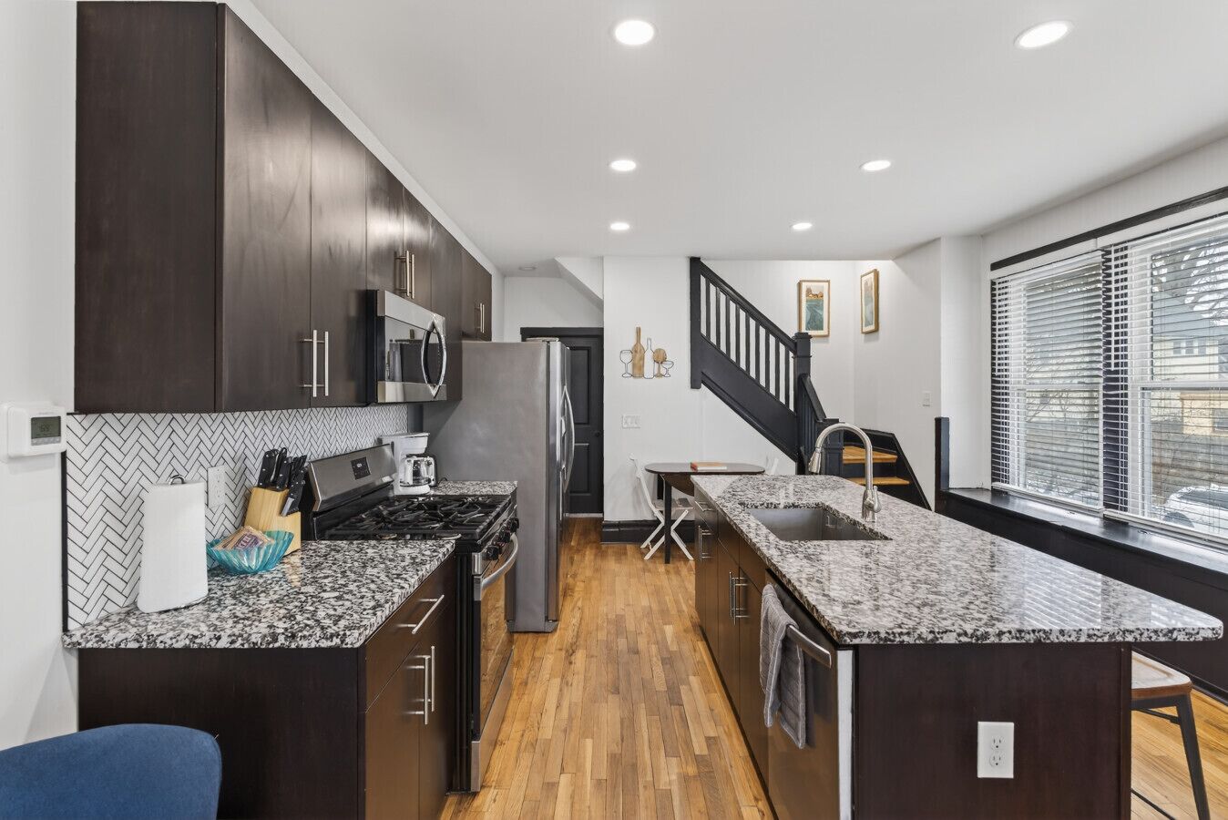 雪櫃、微波爐、焗爐、爐具