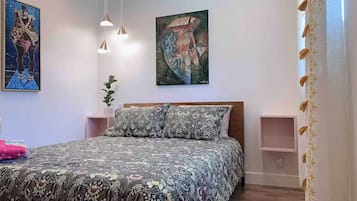 3 habitaciones, tabla de planchar con plancha, wifi y ropa de cama