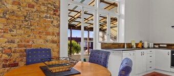 Gorgeous New York-Style Loft with Deck and Air-con