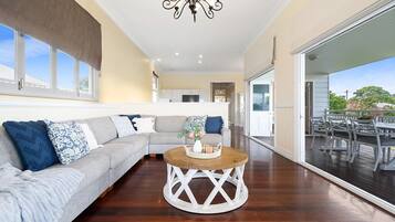 Smart-tv, videospelletjes, boeken en een computerscherm