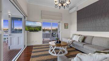 智能电视、电子游戏、书、电脑显示器