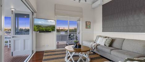 Smart-TV, Videospiele, Bücher, Computerbildschirme