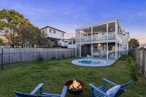 Property grounds - 5 Bdrm, Parkside, Great deck, Zone One, heated plunge pool. Walk to everything. (Windsor)