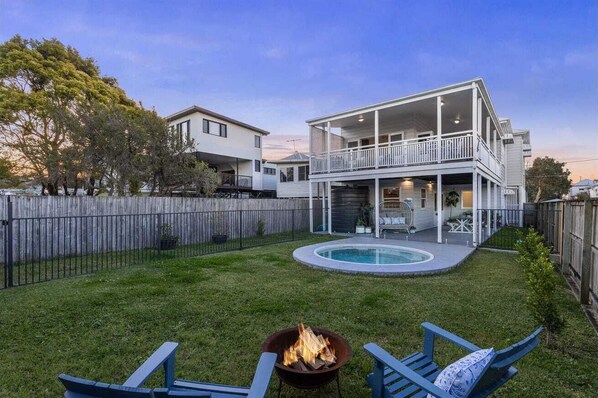 المنطقة المحيطة بالمنشأة