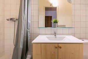 Hair dryer, towels, soap, toilet paper - T2 apartment (Montpellier)