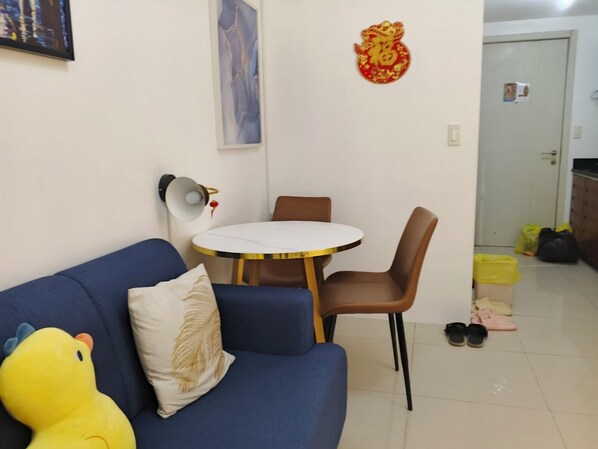 غرفة مزدوجة | تناول الطعام داخل الغرفة