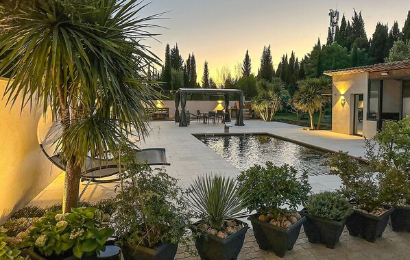 Pool - Cozy home in Cabannes with private swimming pool, can be inside or outside (Cabannes)