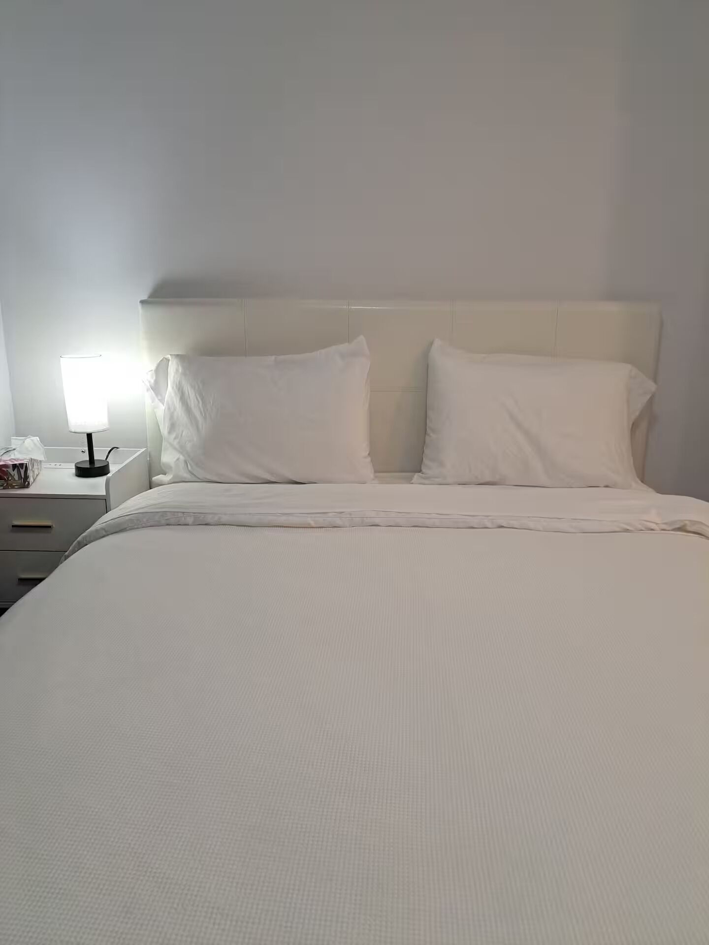 2 chambres, fer et planche à repasser, accès au Wi-Fi (inclus)