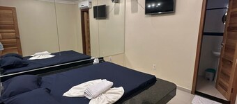 拉卡斯塔尼亞旅館  