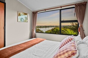 2 habitaciones, escritorio, tabla de planchar con plancha y wifi 