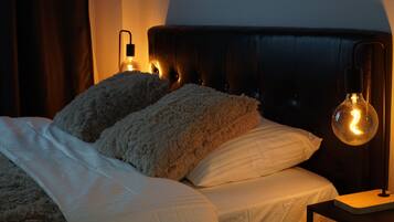 1 slaapkamer, een strijkplank/strijkijzer, wifi