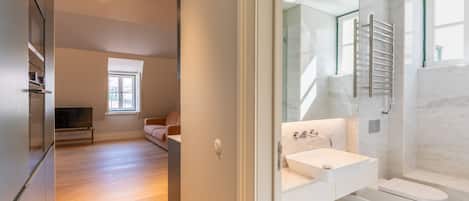 Douche, serviettes fournies