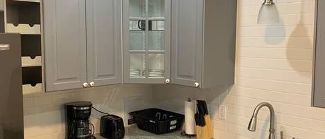 Microondas, horno, lavavajillas