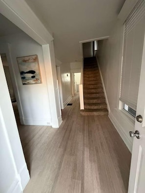 Interior - Stunning Home Downtown with free street parking! Sleeps 10 (Columbus)
