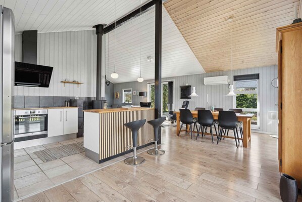 Fridge, oven, stovetop, dishwasher - Peaceful holiday dream by the Limfjord coast (Struer)
