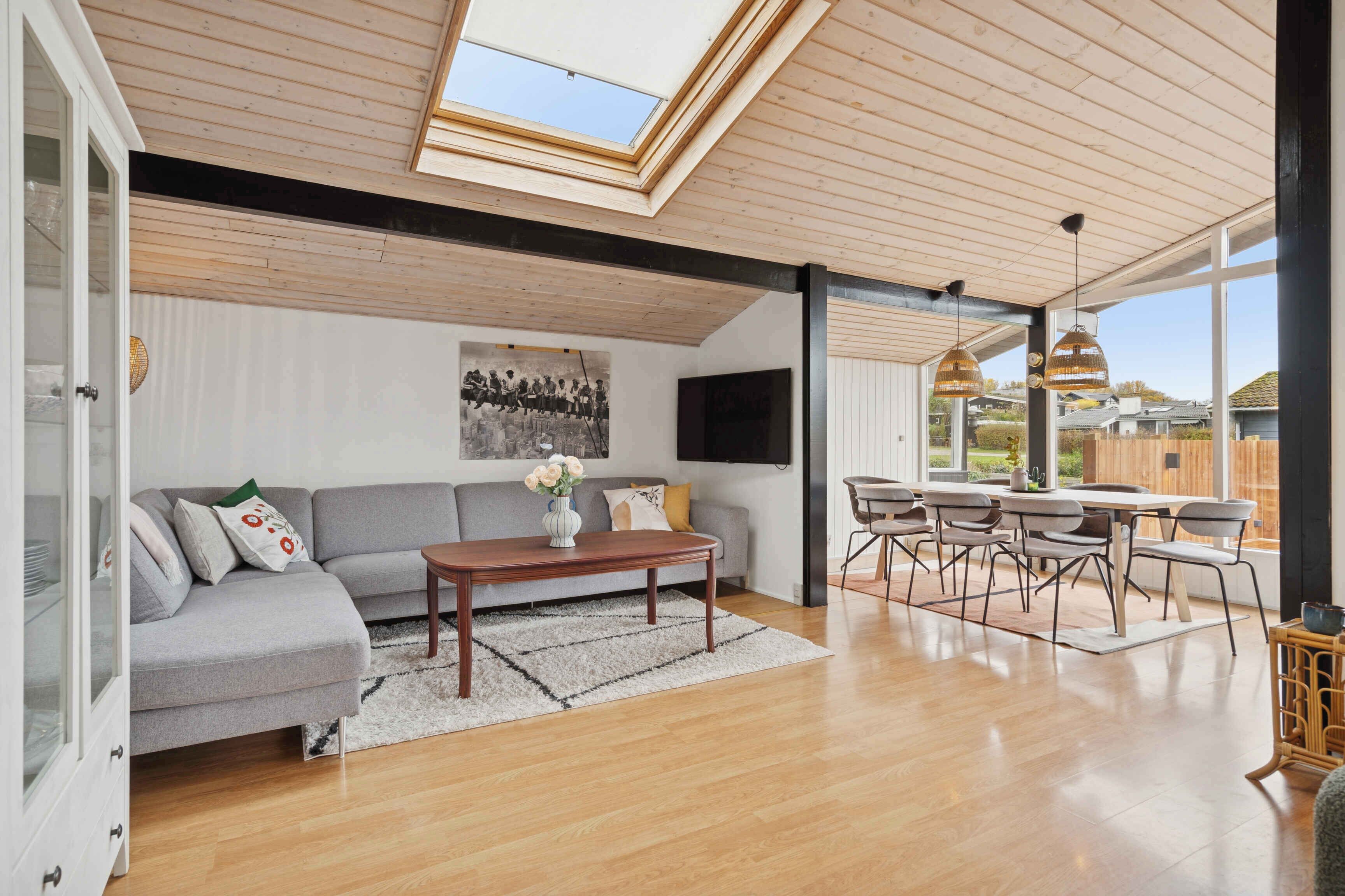 Flat-screen TV, fireplace