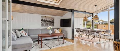 Flat-screen TV, fireplace